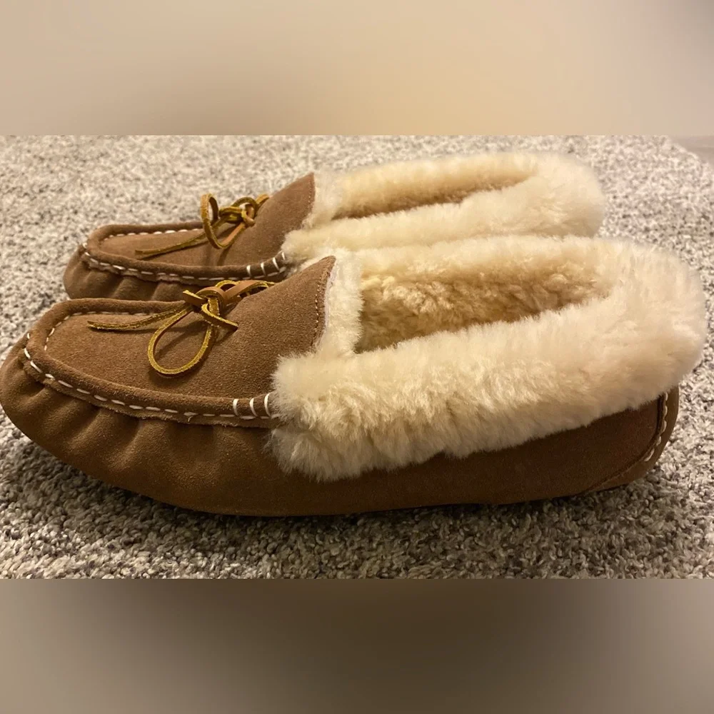 Slippers - Picture 2 of 9